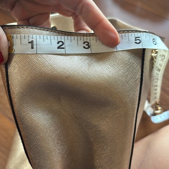 Gold handbag in never used. - Picture 7 of 7